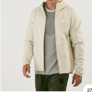 Nike men’s size small fits women’s large sportswear tech hooded fleece green